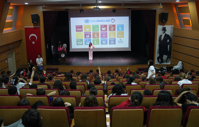 ÜNİVERSİTELİ GENÇLERDEN FARKINDALIK EĞİTİMİ